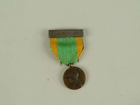 Mil - Médaille Honneur et Patrie , avec barrette 