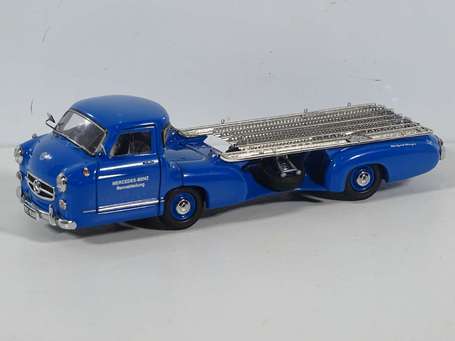 CMC - Mercedes renntransporter 1954 - en boite 