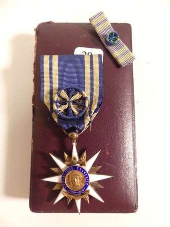 civ - Mérite maritime - officier - légers éclats -