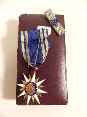 civ - Mérite maritime - officier - légers éclats -