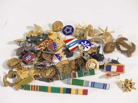 2GM et post - USA - Lot de crests et insignes : 