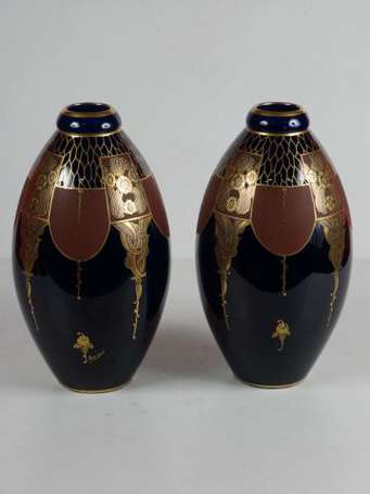 Paire de vases ovoïde en céramique bleu de four 