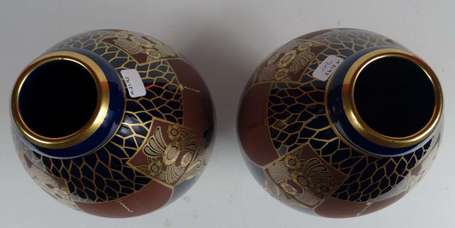 Paire de vases ovoïde en céramique bleu de four 