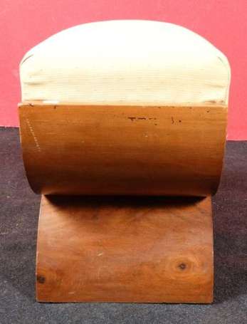 Tabouret curule en  bois massif, l'assise 