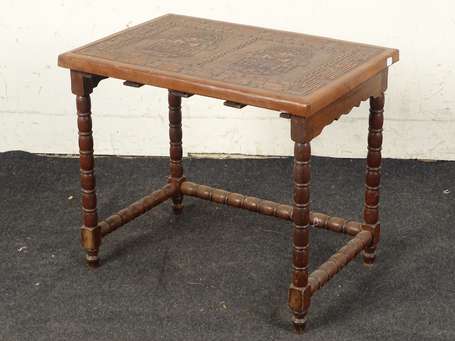 PAZMINO Angel (XXe siècle), Table gigogne en bois 