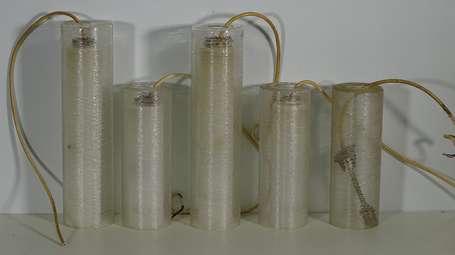 Ensemble de cinq suspensions à tubes de verre 