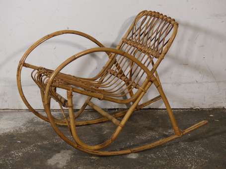 Rocking-chair d'enfant en rotin. H. 51 cm