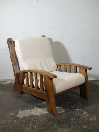 ART ANJOU - Paire de fauteuils en chêne, le 