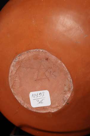 Vase en céramique de forme coloquinte. Signé d'un 
