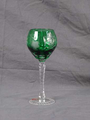 Suite de douze verres en cristal et cristal 