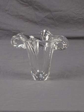Vase losange flanqué d'anse en cristal Circa 70