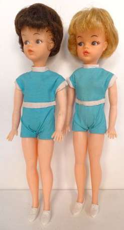 Deux poupées camav , fabrication Hong Kong 