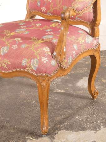 Suite de quatre fauteuils à la reine en bois 