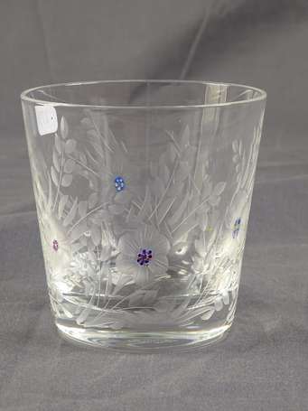 SAINT-LOUIS - Gobelet en cristal taillé de fleurs,