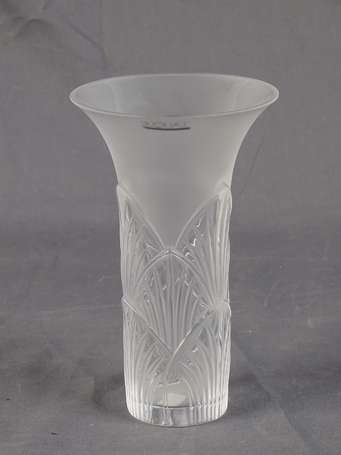 LALIQUE - Vase tube moulé pressé de feuilles 