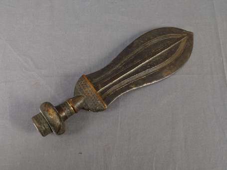 Ancien sabre court en bois métal et cuivre, la 