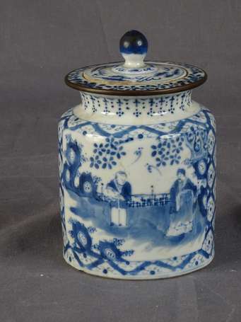 CHINE Pot couvert en porcelaine décor camaïeu bleu