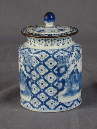 CHINE Pot couvert en porcelaine décor camaïeu bleu