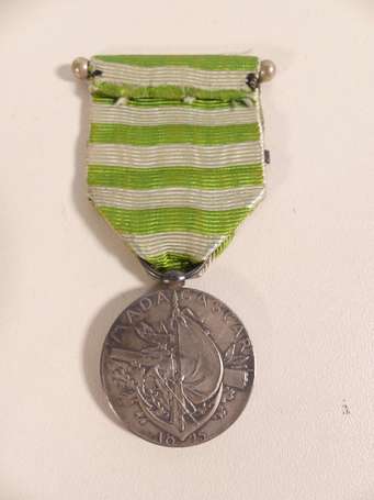 Mil - Médaille de Madagascar - avec barrette 