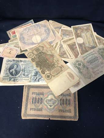 un ensemble de Billets anciens , à trier