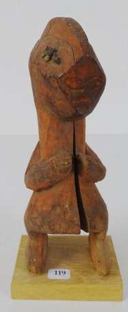 Rare et ancienne statuette votive en bois dur à la