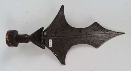 Ancien couteau de guerrier en bois et métail. 