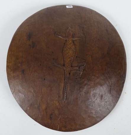 Ancien bouclier circulaire en bois dur décoré d'un
