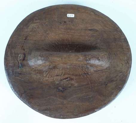 Ancien bouclier circulaire en bois dur décoré d'un