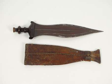 Grand et ancien couteau de guerrier en bois et 