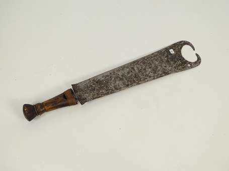Grand et ancien couteau de guerrier en bois cuivre