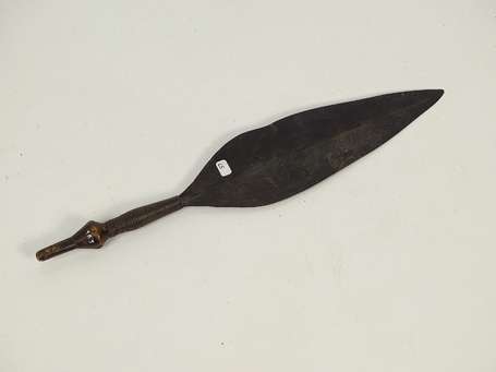 Grand et ancien couteau de guerrier en bois et 