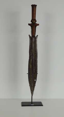 Ancien sabre de guerrier en bois et métal à la 
