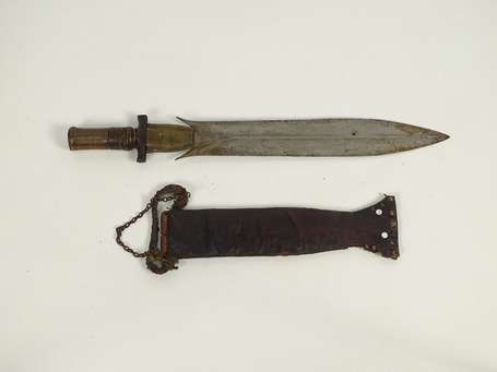 Ancien grand sabre de guerrier en bois fer et 