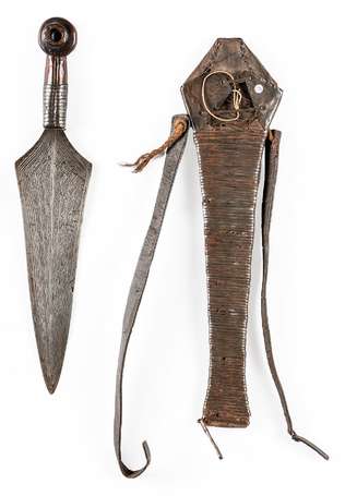 Grand et ancien couteau en métal cuivre et bois, 