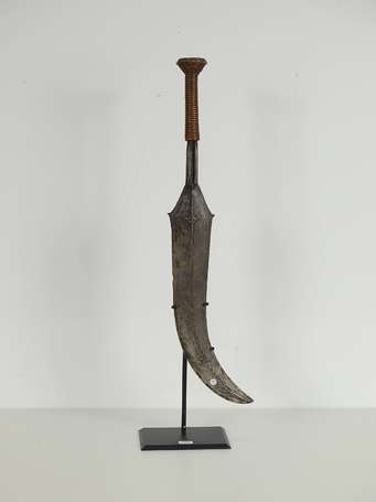 Ancien grand couteau à lame courbe en bois métal 
