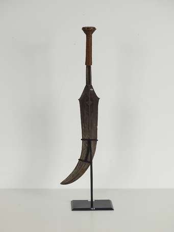 Ancien grand couteau à lame courbe en bois métal 