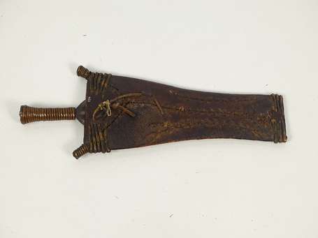 Ancienne et élégante épée courte en bois métal et 