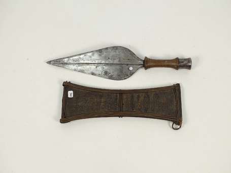 Ancienne épée courte en métal bois et cuivre rouge
