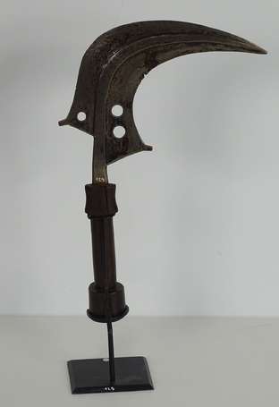 Ancien couteau faucille 'Trumbash' en bois et 