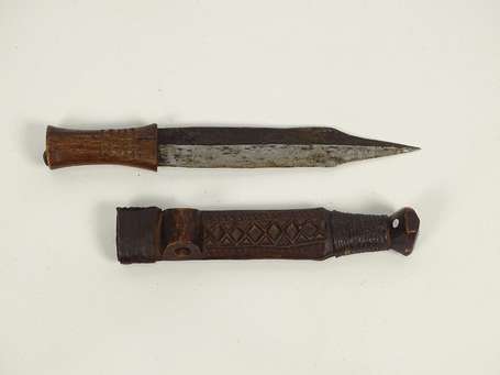 Ancien grand couteau de guerrier en bois métal et 