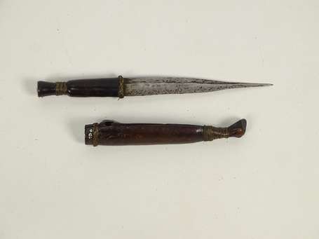 Ancien grand couteau de guerrier en métal bois et 
