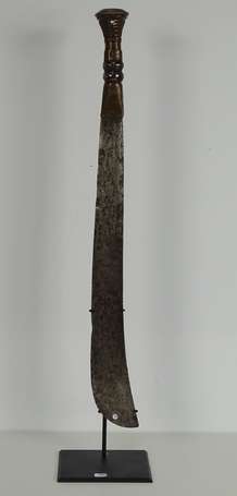 Grand et ancien sabre à lame courbe en bois et 