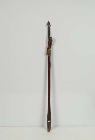 Ancien harpon en métal bois et fibres à la pointe 