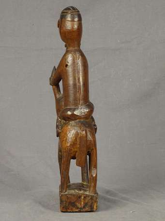 ancienne statuette rituelle en bois dur 