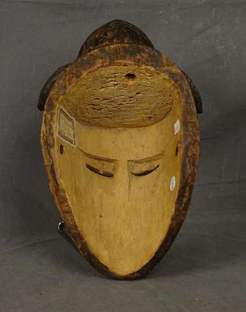 Ancien masque de danse en bois léger à la 