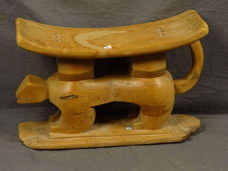 Ancien tabouret de cérémonie de forme curule, en 