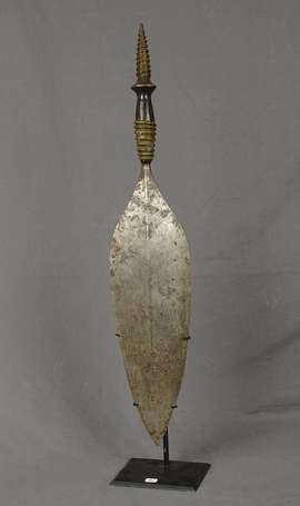 Très grand et ancien couteau de guerrier à 