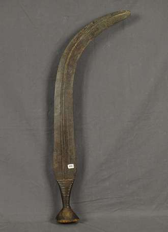 Ancien grand sabre court en bois et métal à la 