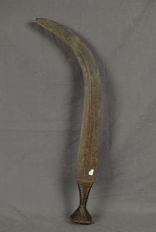 Ancien grand sabre court en bois et métal à la 