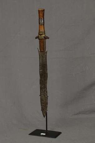 Ancien petit sabre de guerrier en bois fer et 